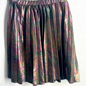 Midlength chrome pleated skirt